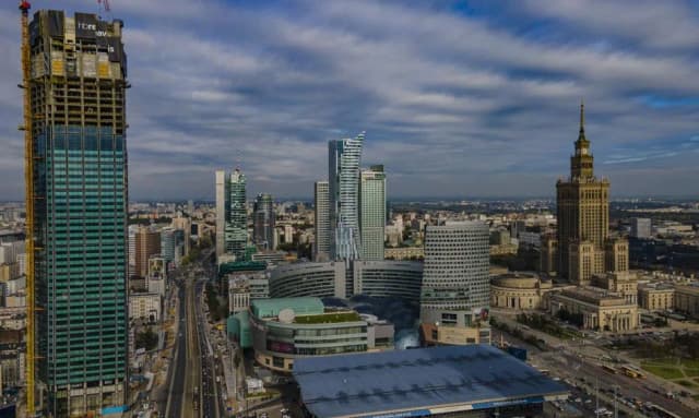 Ile metrów ma najwyższy budynek w Polsce? Zaskakująca prawda o Varso Tower Ile metrów ma najwyższy budynek w Polsce? Zaskakująca prawda o Varso Tower