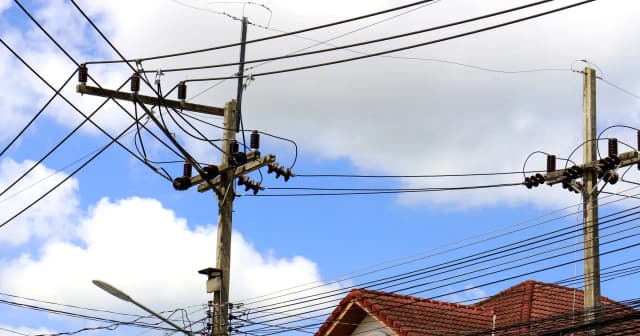 Ile za słup energetyczny na działce? Sprawdź swoje prawa i odszkodowanie Ile za słup energetyczny na działce? Sprawdź swoje prawa i odszkodowanie