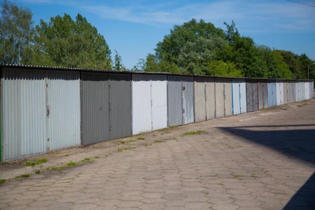 Ile kosztuje wynajem garażu? Ceny w różnych miastach w Polsce Ile kosztuje wynajem garażu? Ceny w różnych miastach w Polsce