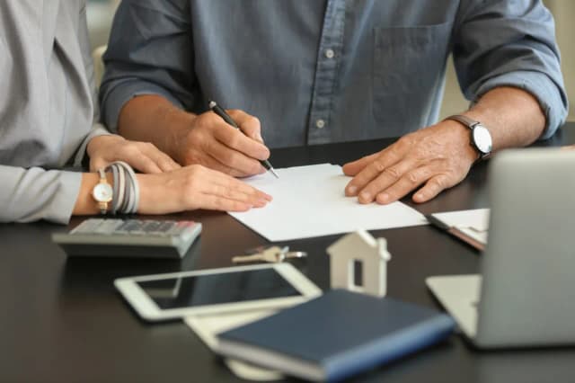 Ile bierze biuro nieruchomości? Odkryj ukryte koszty prowizji Ile bierze biuro nieruchomości? Odkryj ukryte koszty prowizji